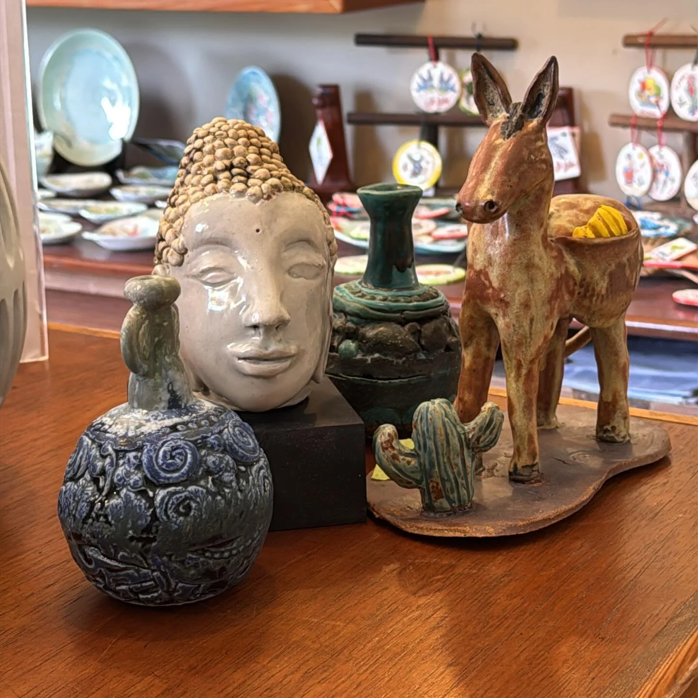 Some new work coming into the gallery! 
OPEN 10-4 Monday-Saturday 

#handmade #stjohnvipottery #stoneware #porcelian