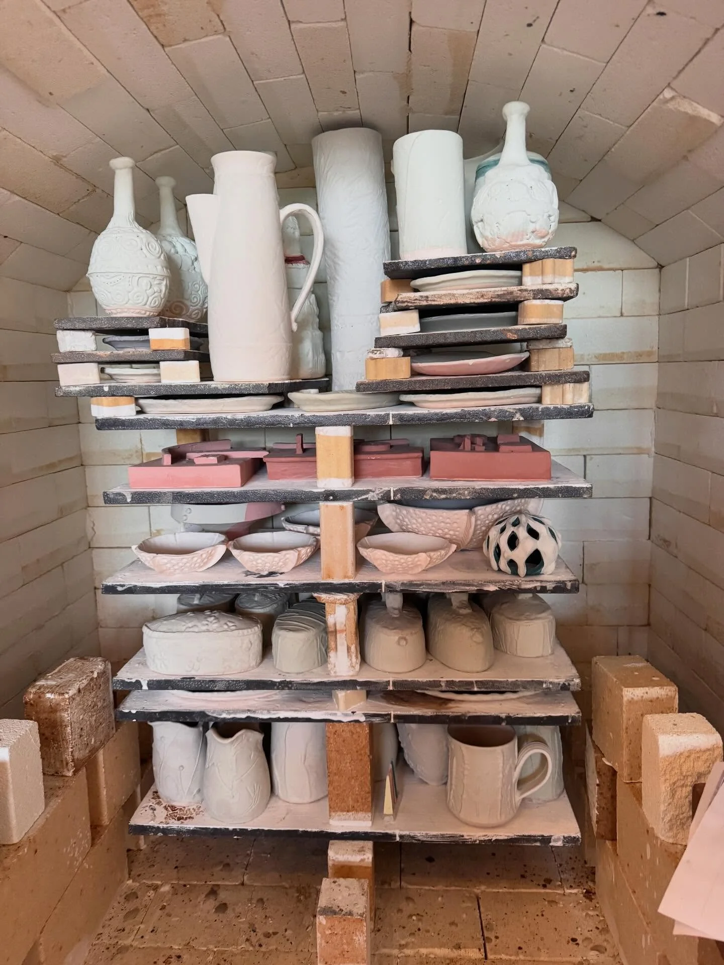 Day five was a glaze and load day!  All packed up and firing!

#workshop #pottery #handbuilding
