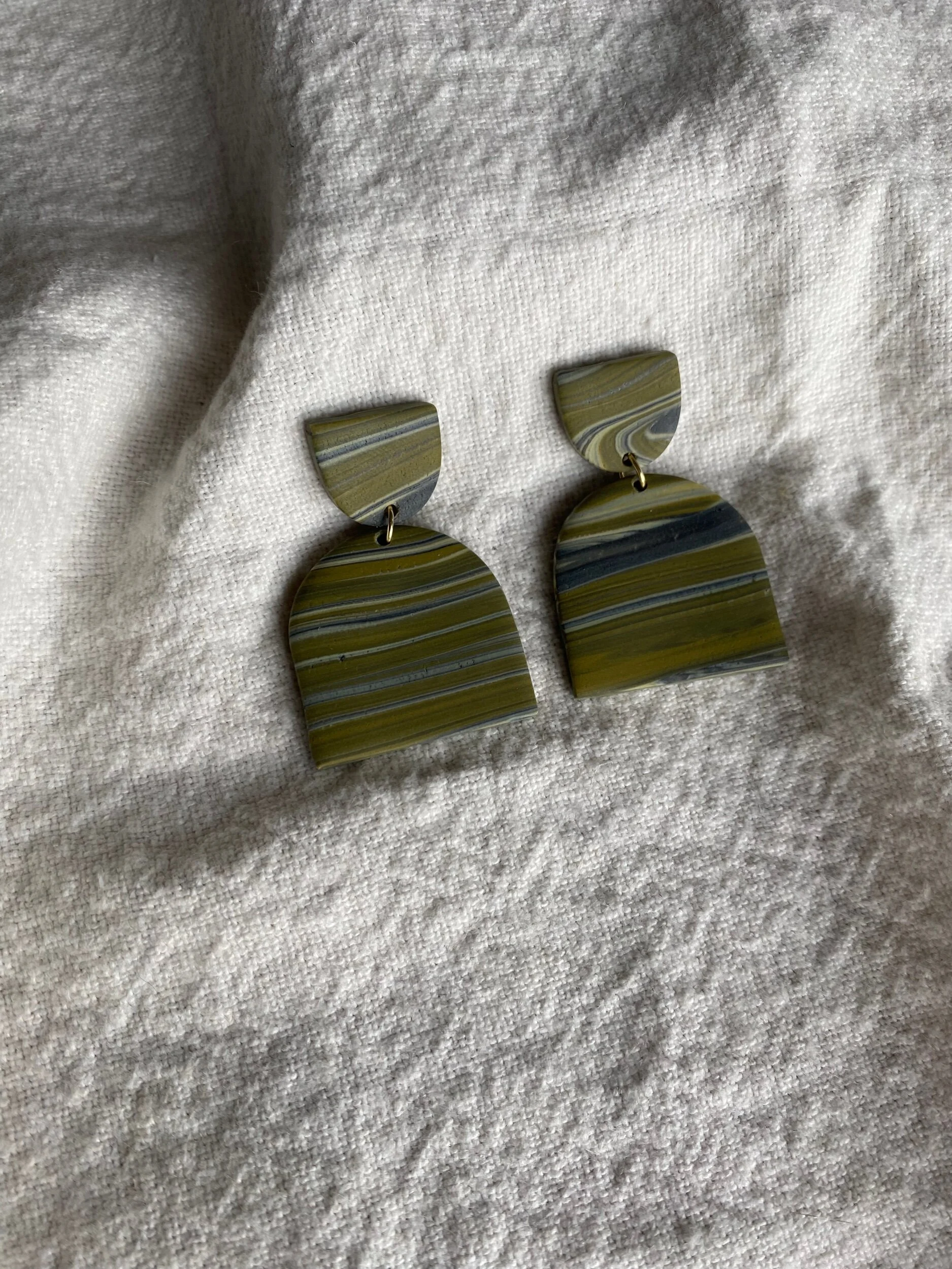 6BB42697-1F9A-4AD5-8B3F-D261E162CB8D