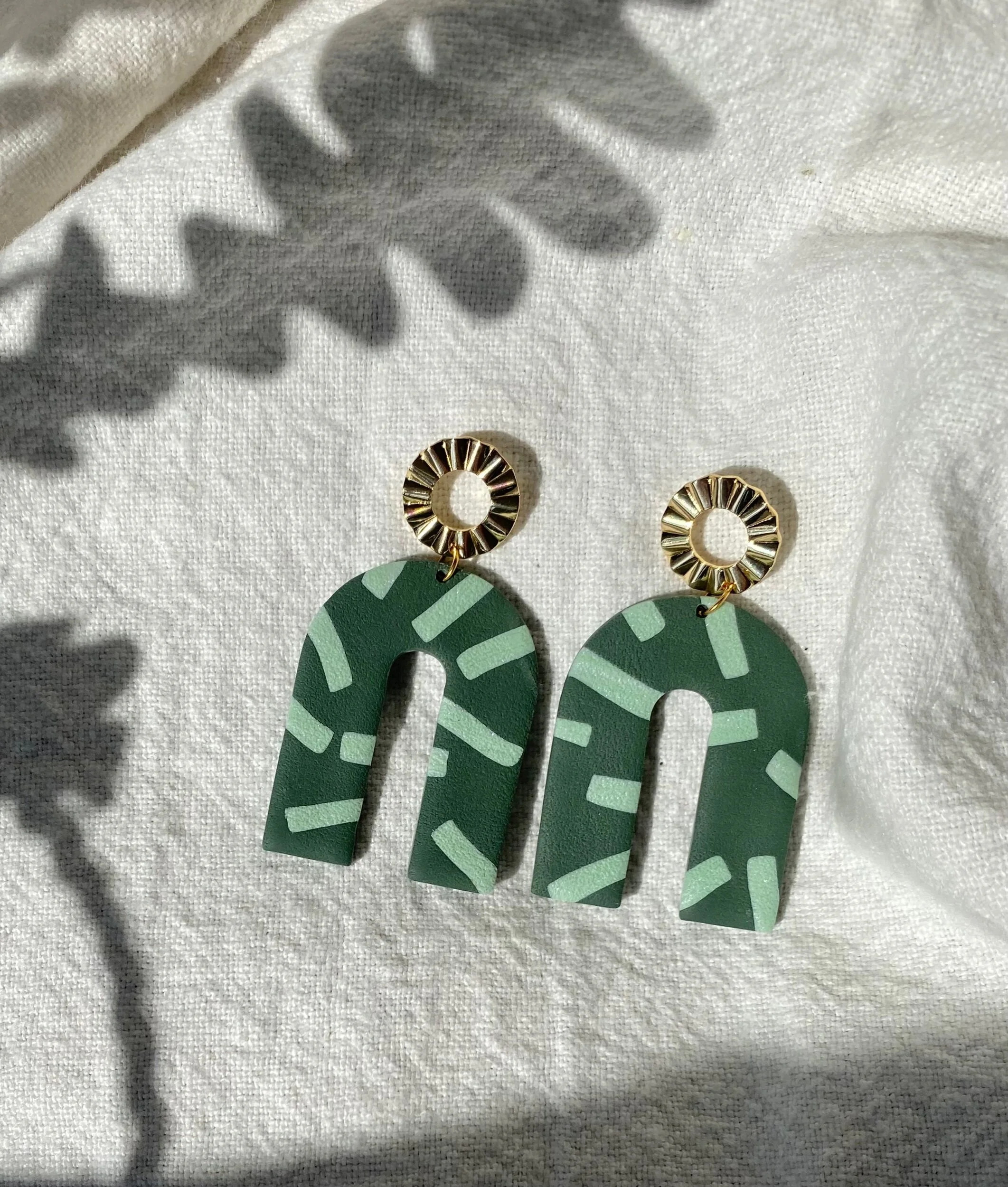 EBA97B94-B1FF-4DE2-907C-4C23C0C33999