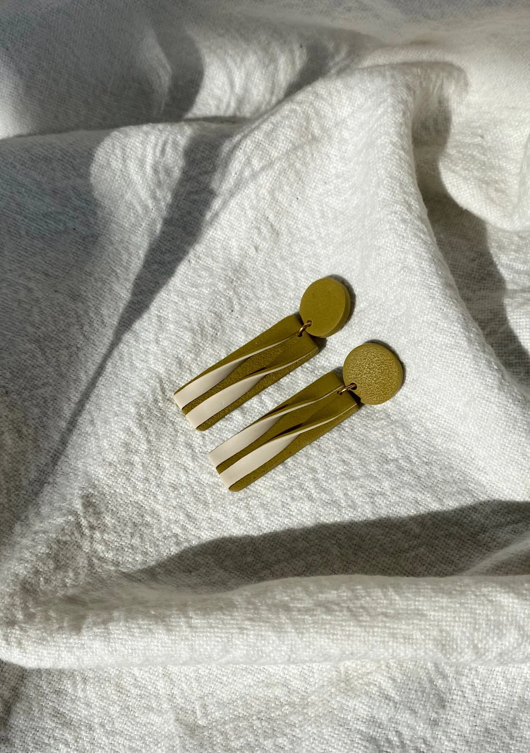 8F850A91-E44A-469F-BA72-F2F3F5123465