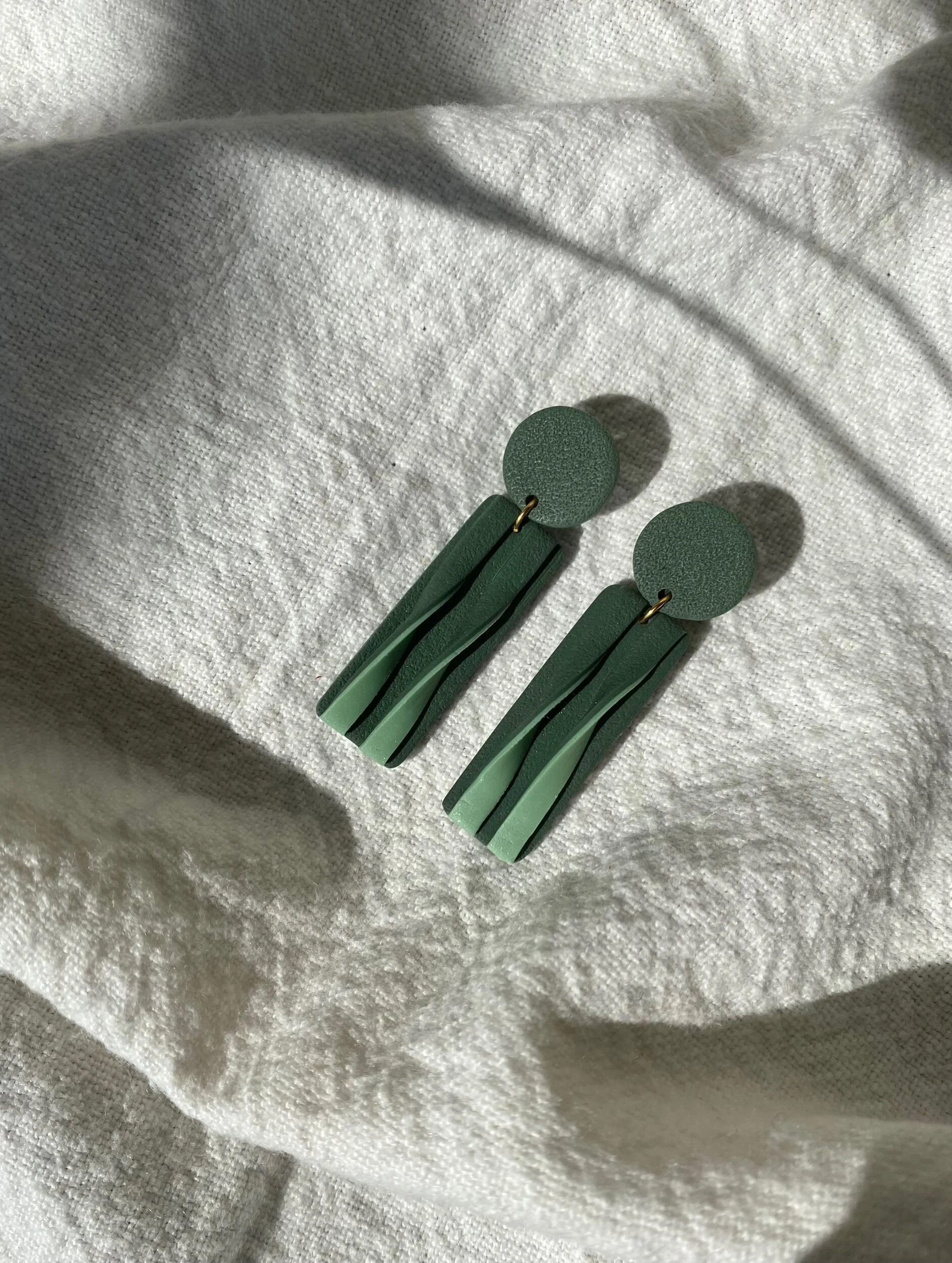 12611D00-E956-48B0-9623-99B7E0941D4F