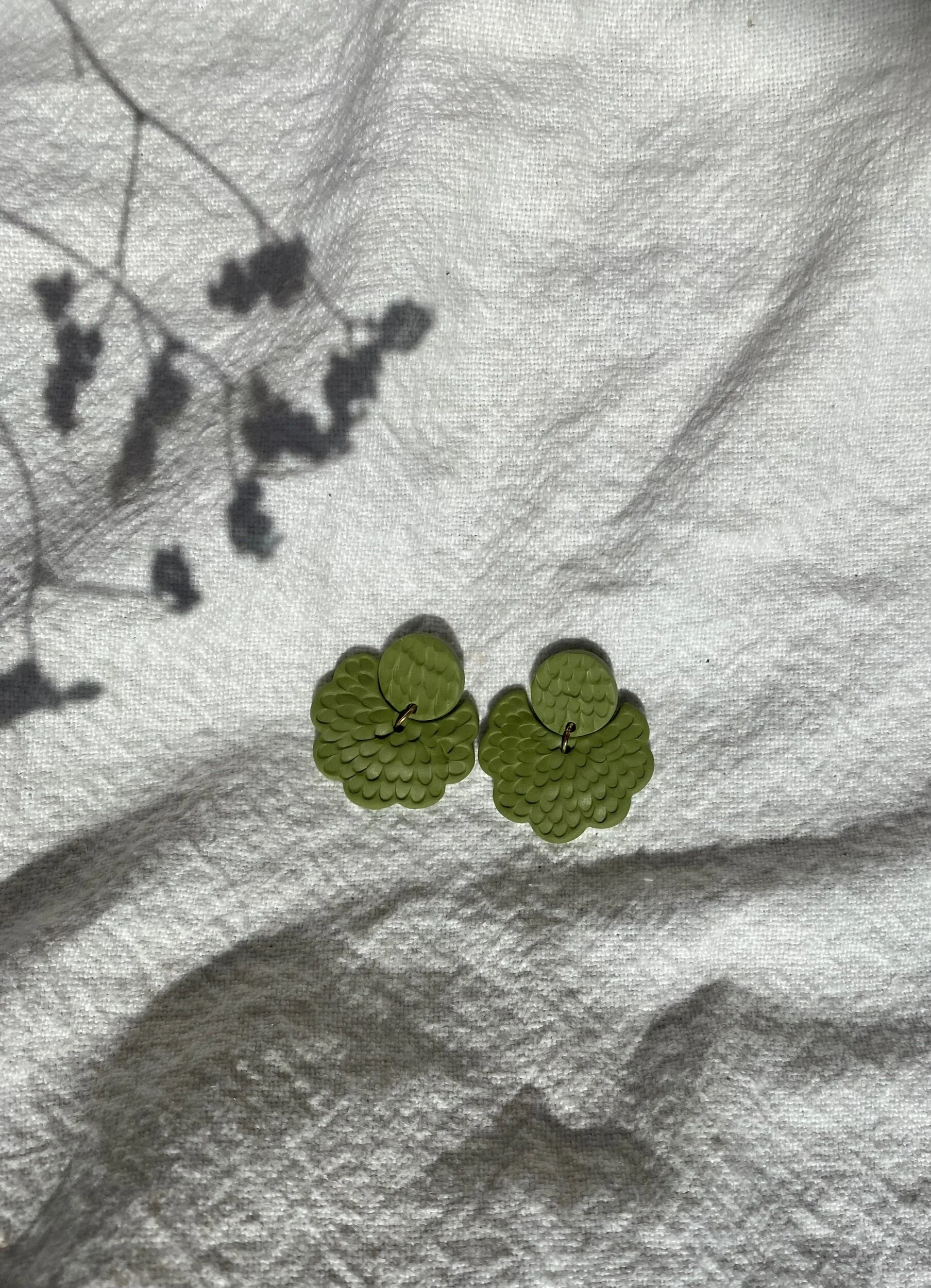 EA02E471-6C32-42C2-AE7C-51C5ED2563F9