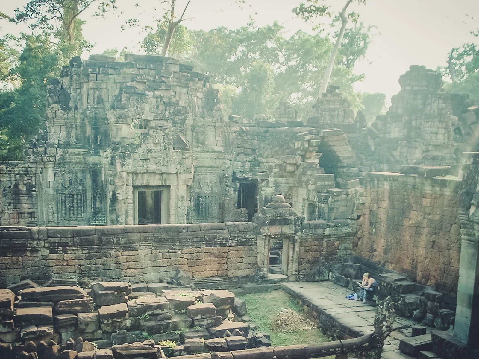 lost-in-angkor_backpacking. south east asia. travel. young. thailand. cambodia. malaysia. couple. trip..jpg