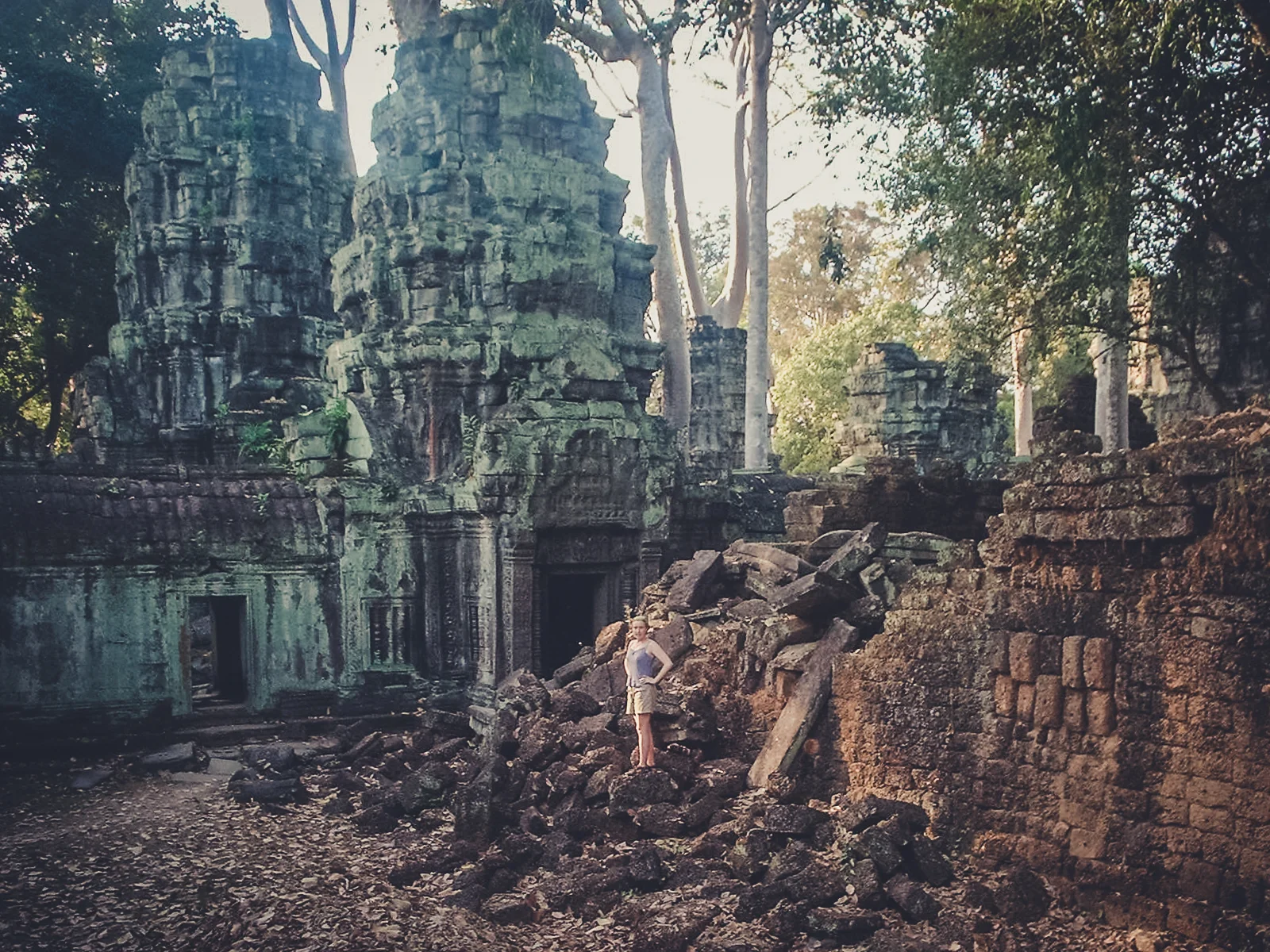 ruins_backpacking. south east asia. travel. young. thailand. cambodia. malaysia. couple. trip..jpg