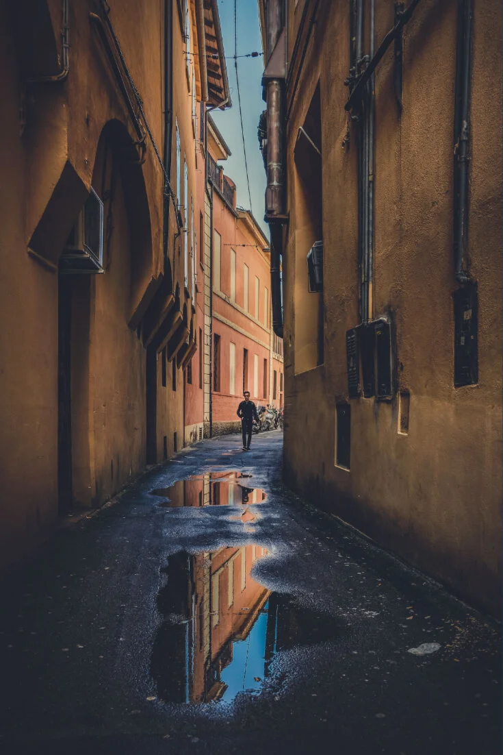 How to spend 2 days in Bologna. Discover the secrets of beautiful Bologna by following us off the beaten path and find its hidden gems #travelideas #italy #bologna #europe