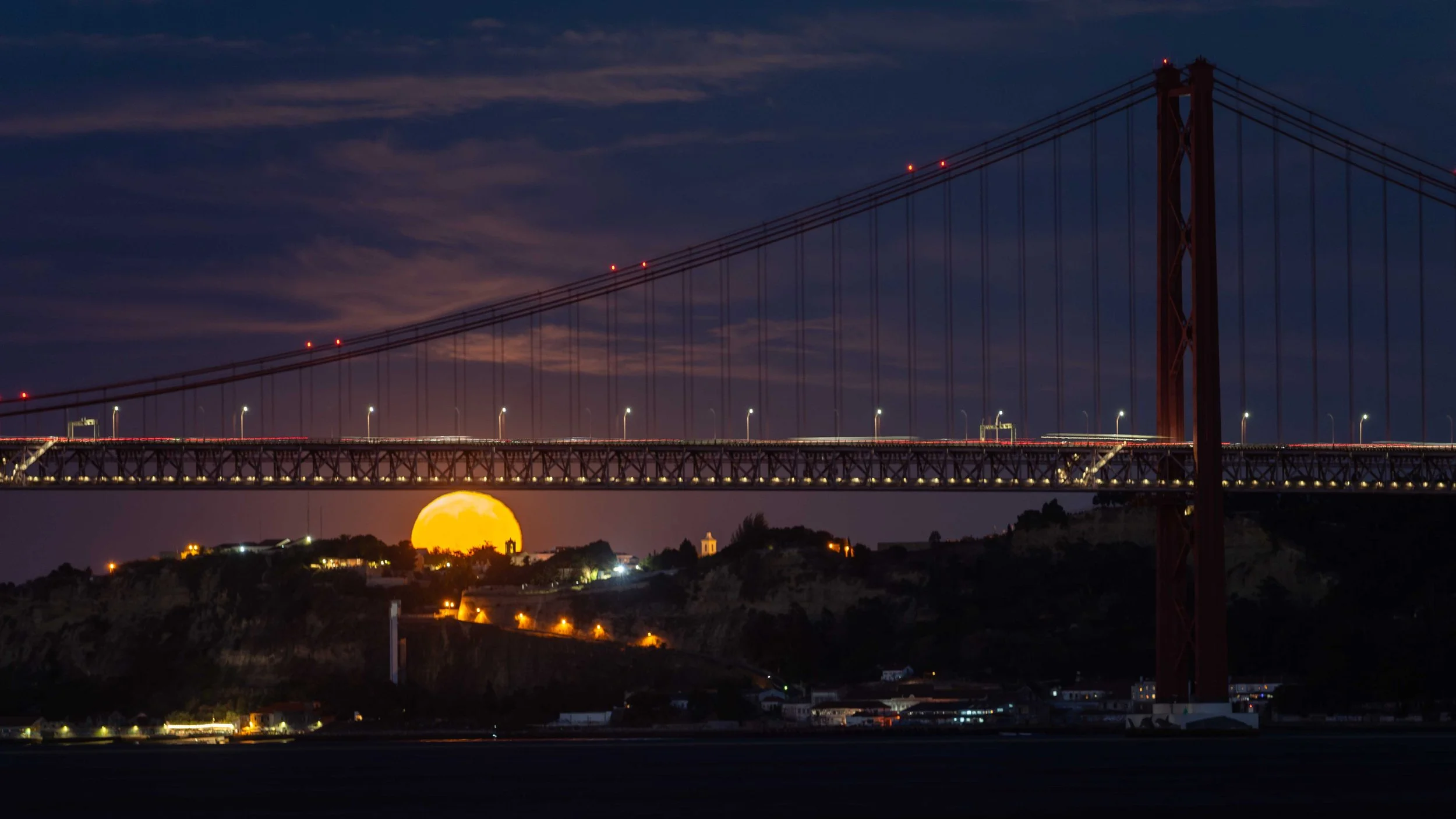 Supermoon over Ponte 25 de Abril