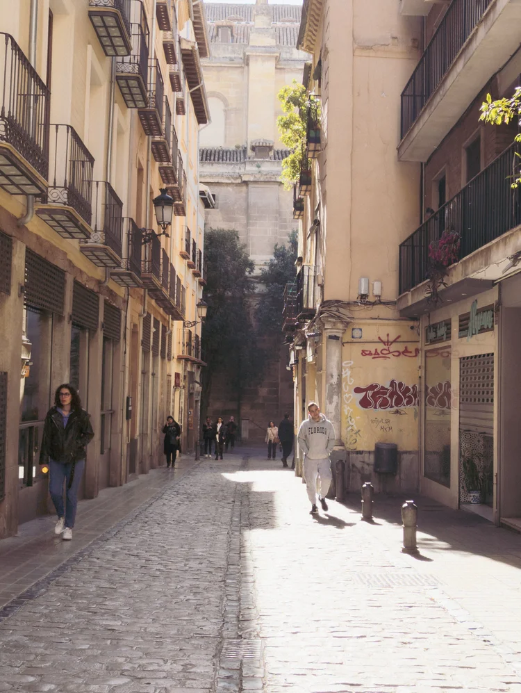 Hiking to the viewpoint in Granada 1
