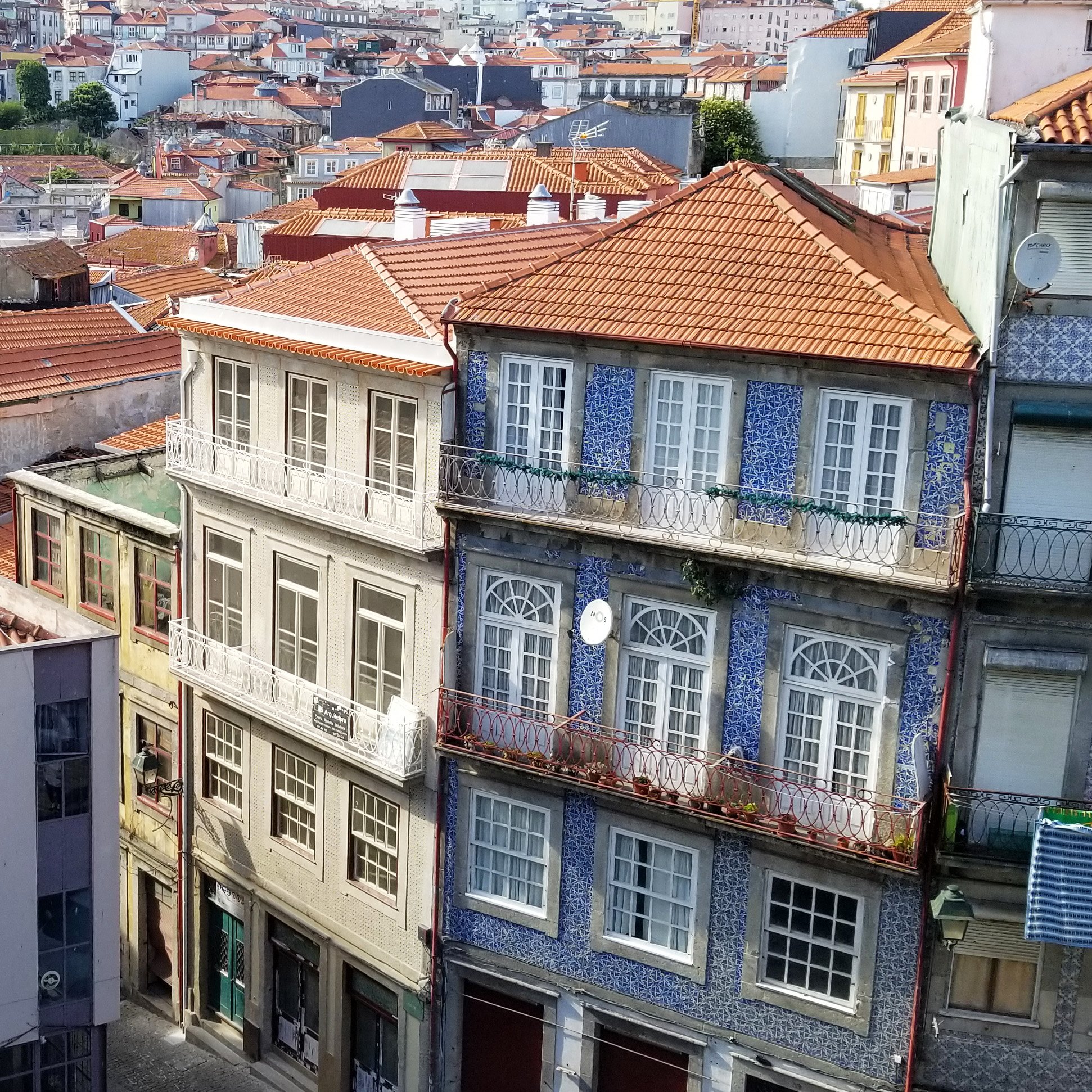 Porto tiled buildings CROPPED.jpg