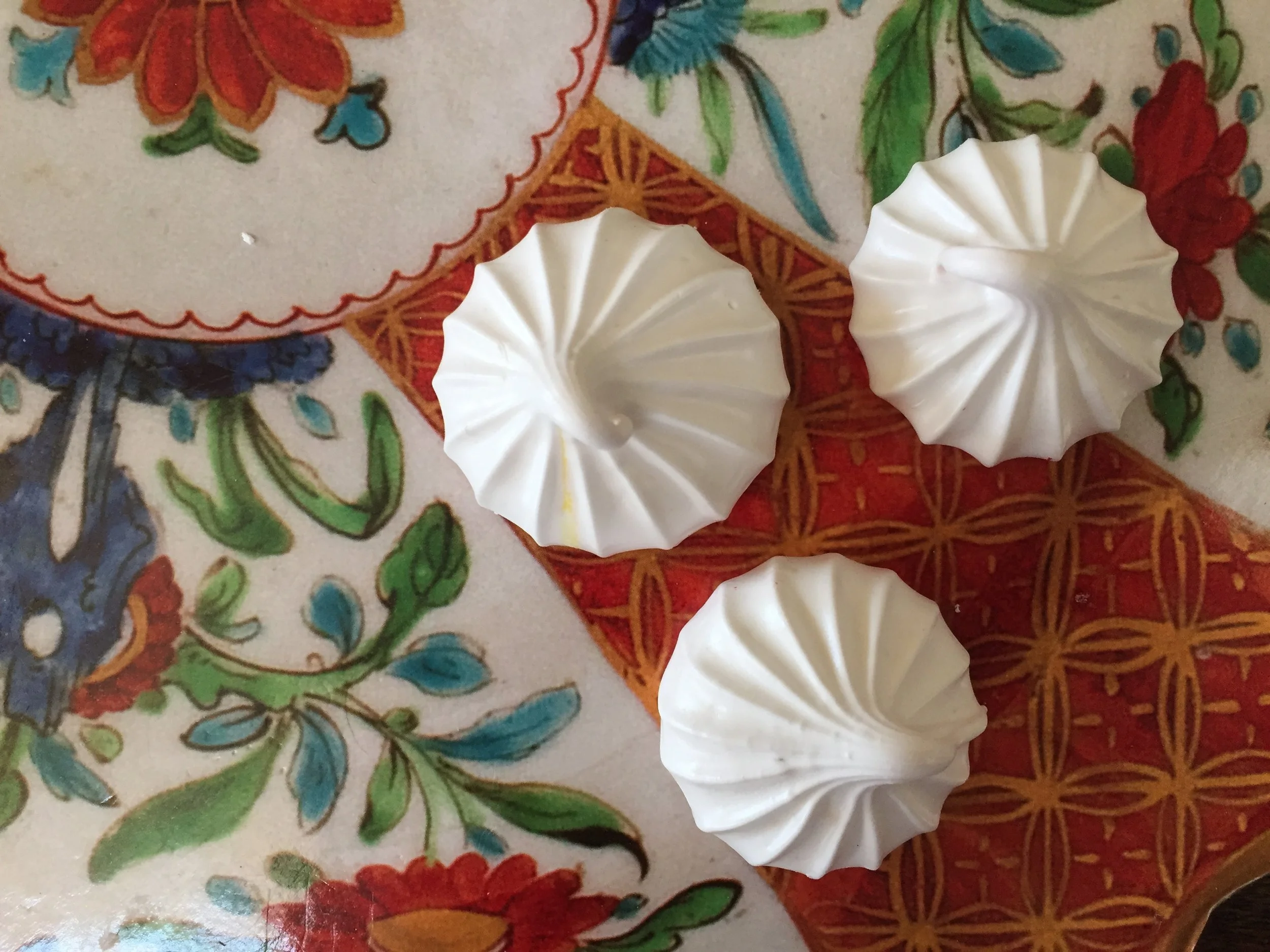 Vanilla Swiss Meringue Kisses