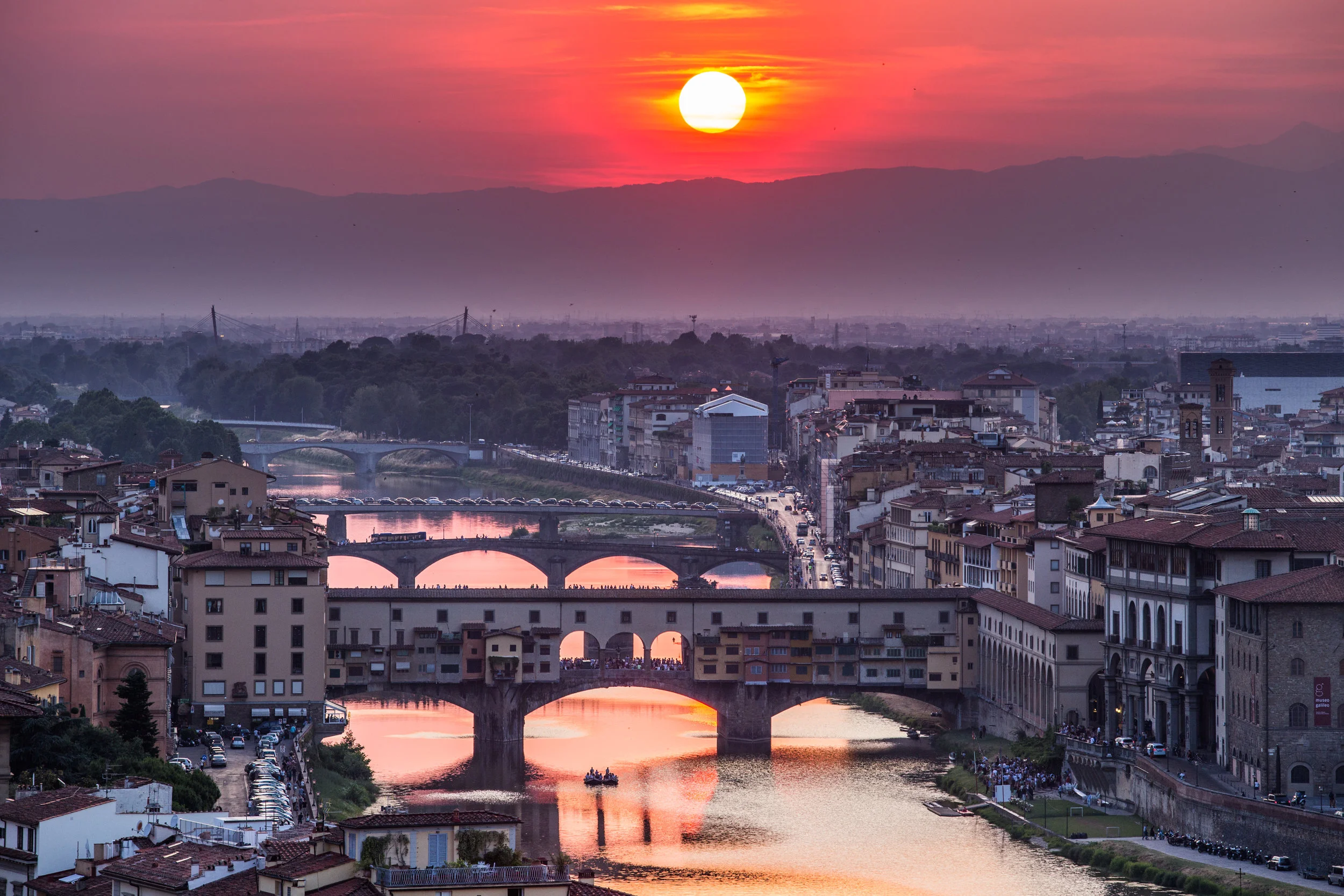 sunset-view-of-bridge-ponte-vecchio-florence-italy_SDQY0ldnMe.jpg