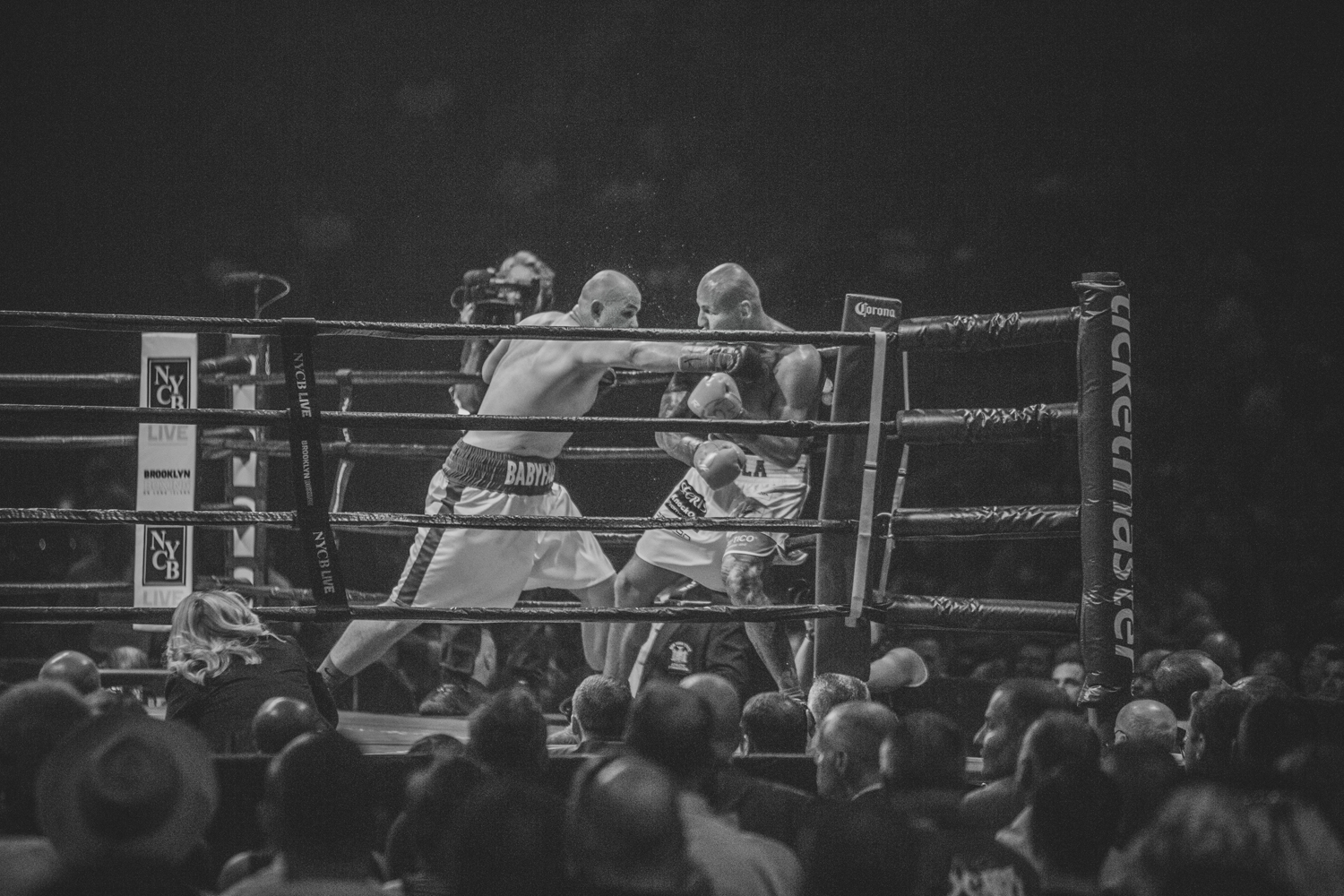 Adam Kownacki vs Artur Szpilka - Nassau Colliseum Boxing NYC photgraphy Sylwek Wosko DigitalReflectionStudio (27).jpg