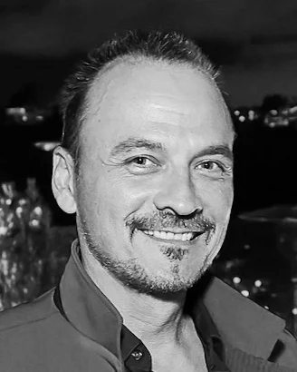 Vince_Voron_Headshot_2018.jpg