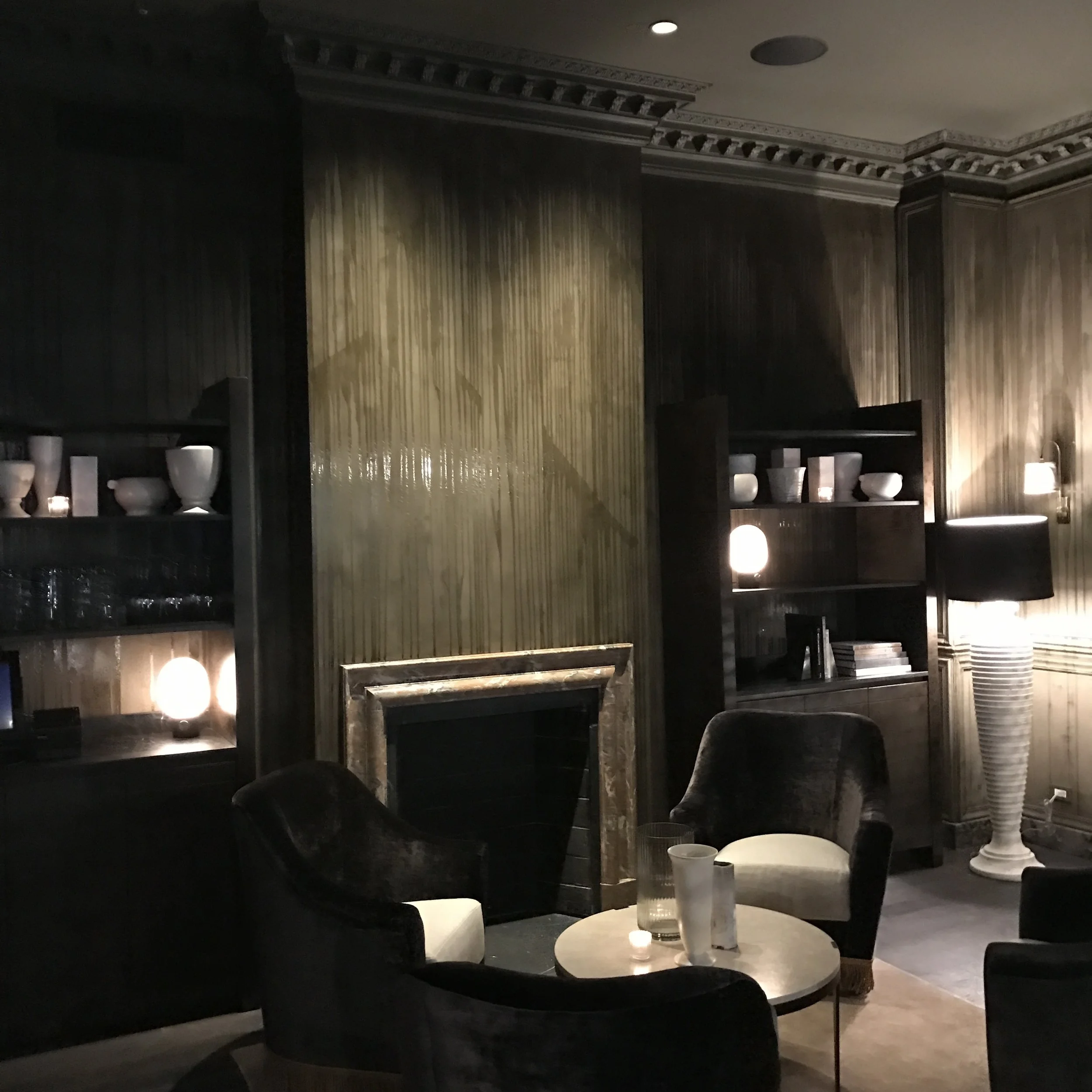 lime wash with resin drip|Talbott Hotel Lounge