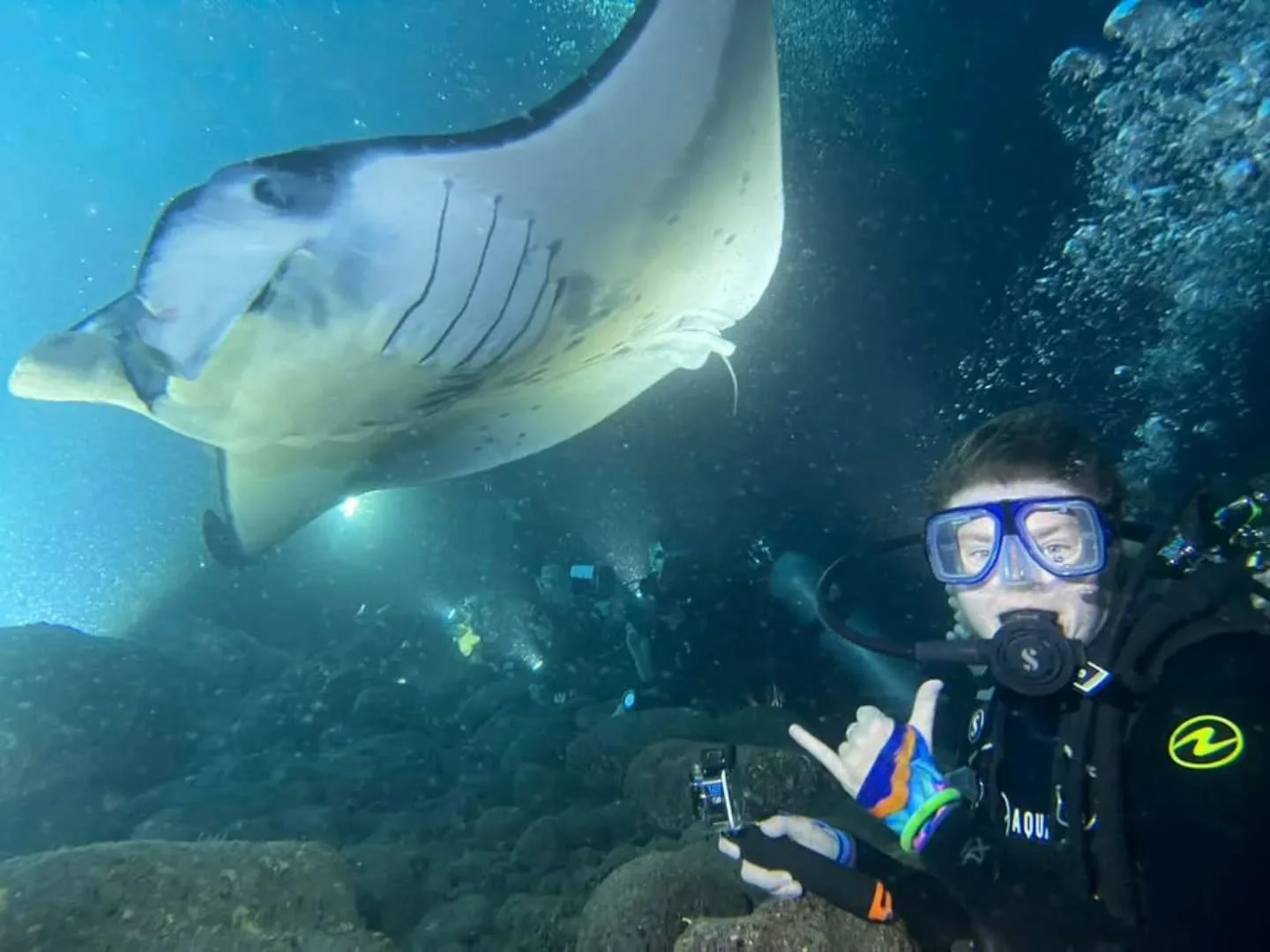 Me time with the mantas!

An hour on the sea floor with Manta rays arcing and flying overhead. A gentle sway of the ocean and the water moved by the gentle giants mere inches away at times. 

Of all my wildlife encounters this is the one that feels s