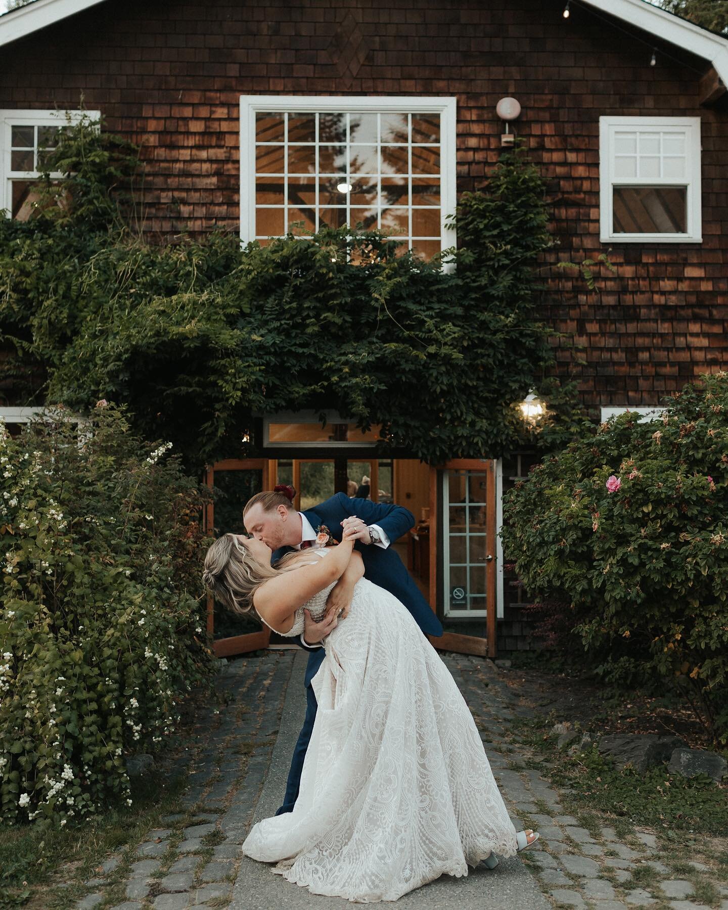 The McFalls🤍
&bull;
&bull;
hair: @hair.by.ticer 
makeup: @gabriellencmakeup 
florals: @paeoniapines 
photographer: @kaylawillisphoto 
venue: @sadielakeweddings 
day of coordinator: @paeoniapines 
dress: @fortheluvofbridal 
catering: @loschilangosmex