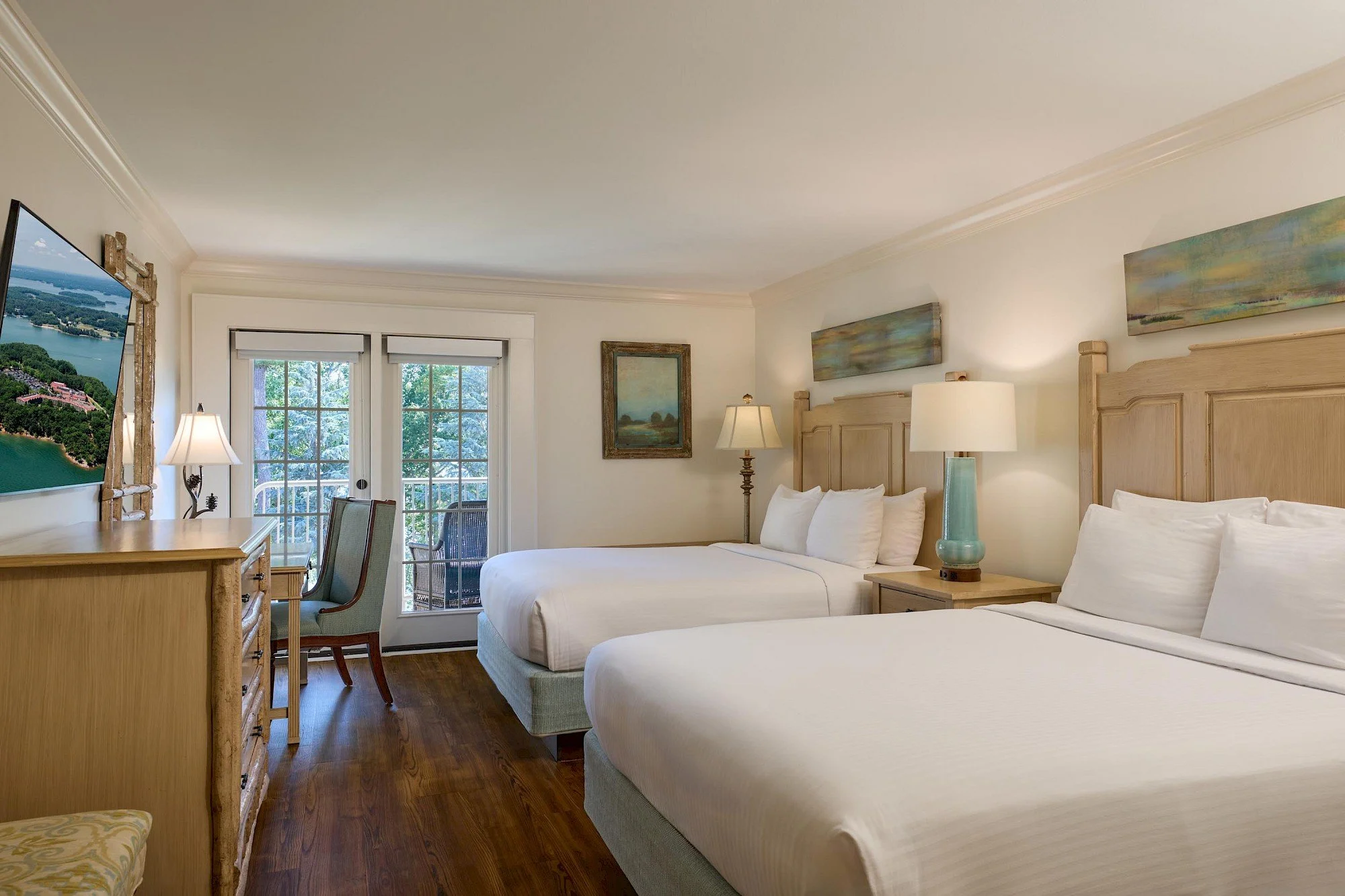 lodge_double_queen_bedroom_sept_2025_issac_84473_tv.2000x0.jpg