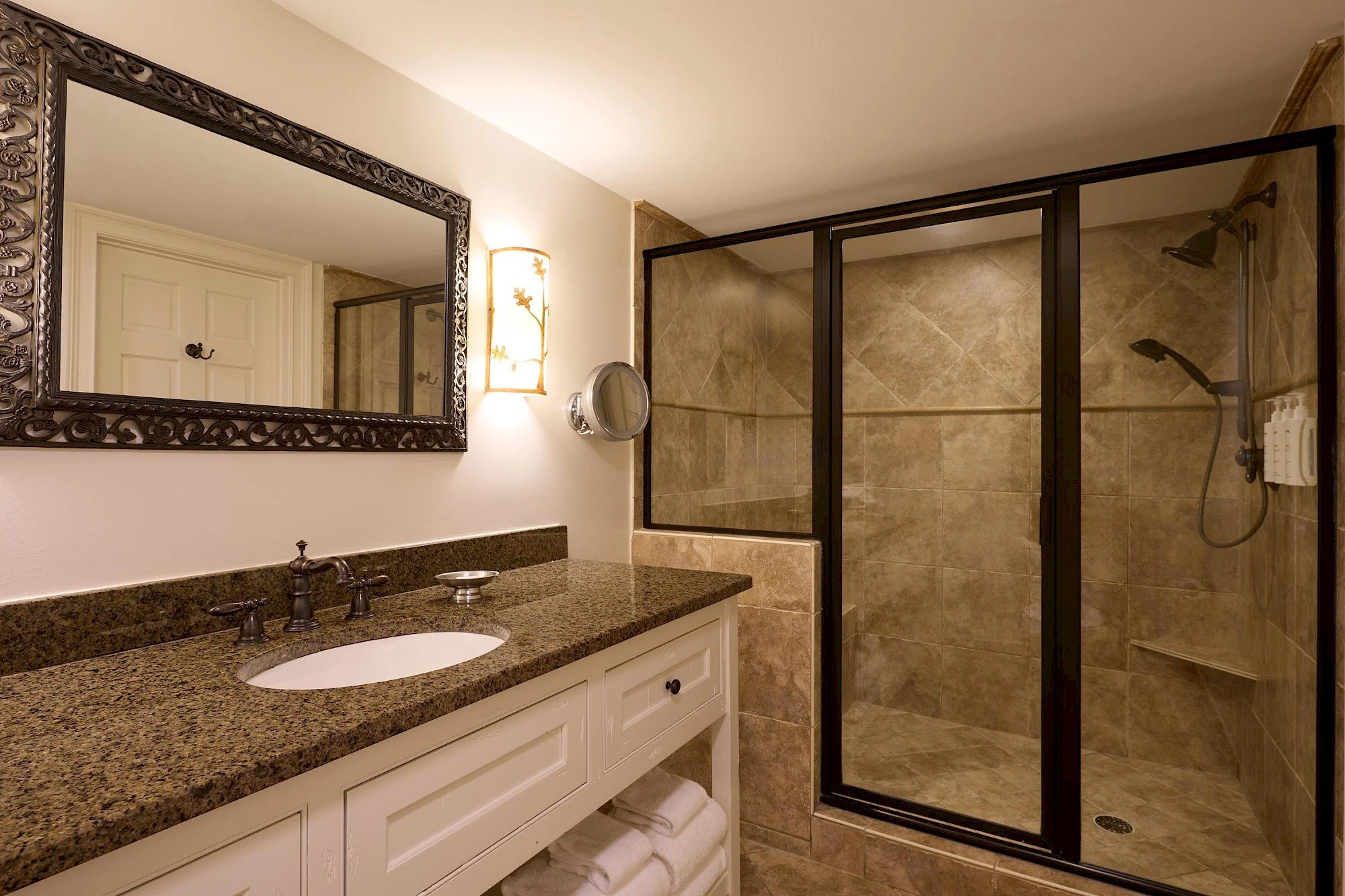 lodge_deluxe_suite_bathroom_sept_2025_issac_rm119_85957.2000x0.jpg