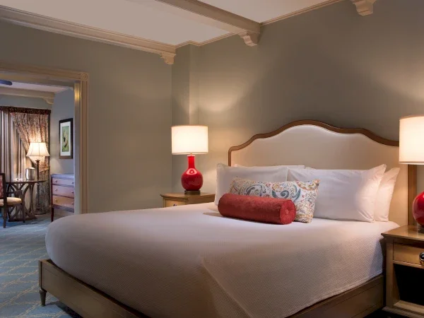 hb_maintower1bedroombedroom_v1_current.600x450.webp
