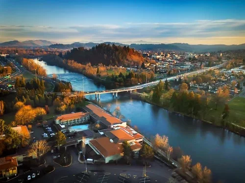 Valley River Inn -   Eugene, OR