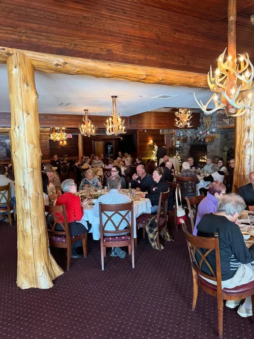 murder-mystery-dinner-show-guests-los-angeles.webp