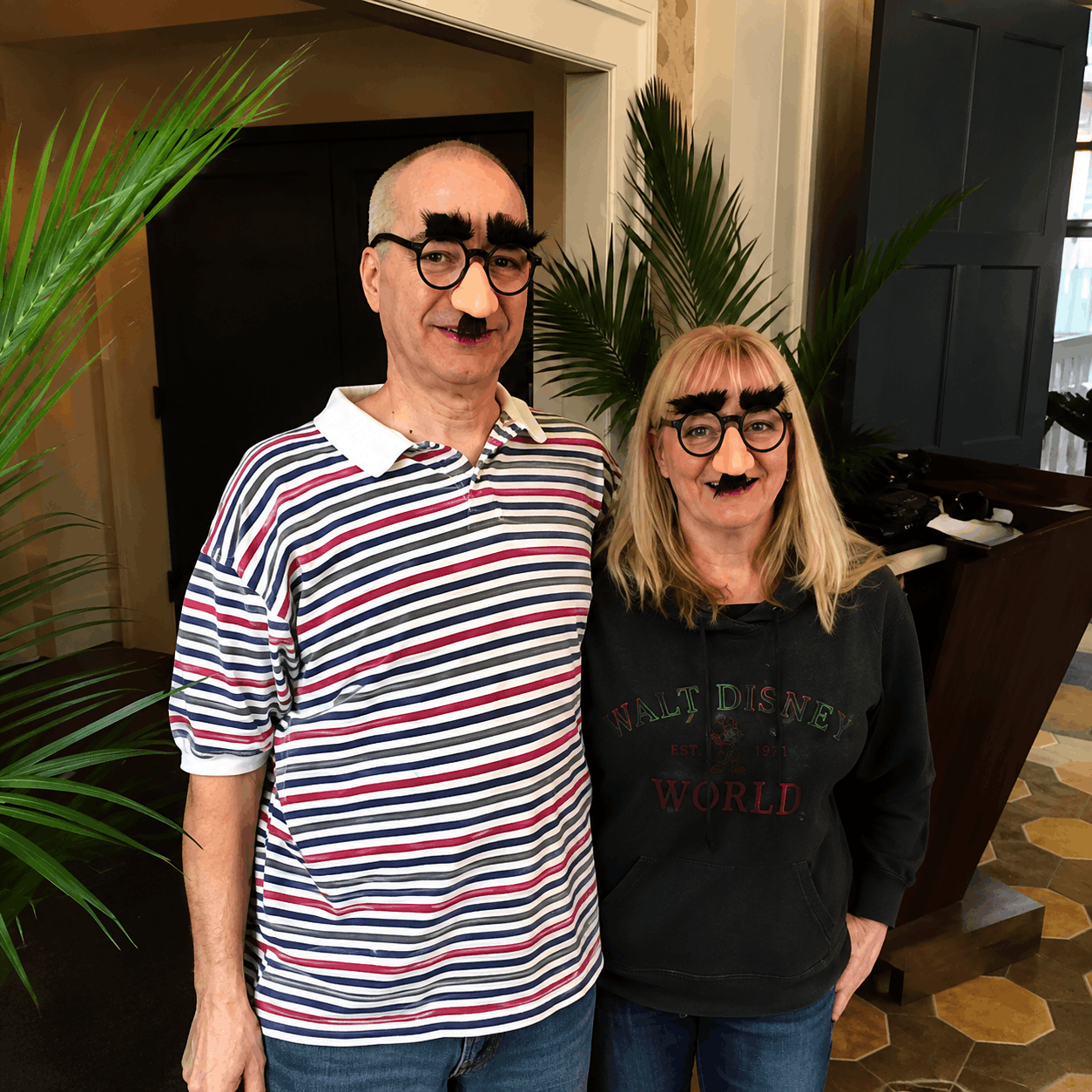 Couple having fun at a murder mystery anniversary celebration