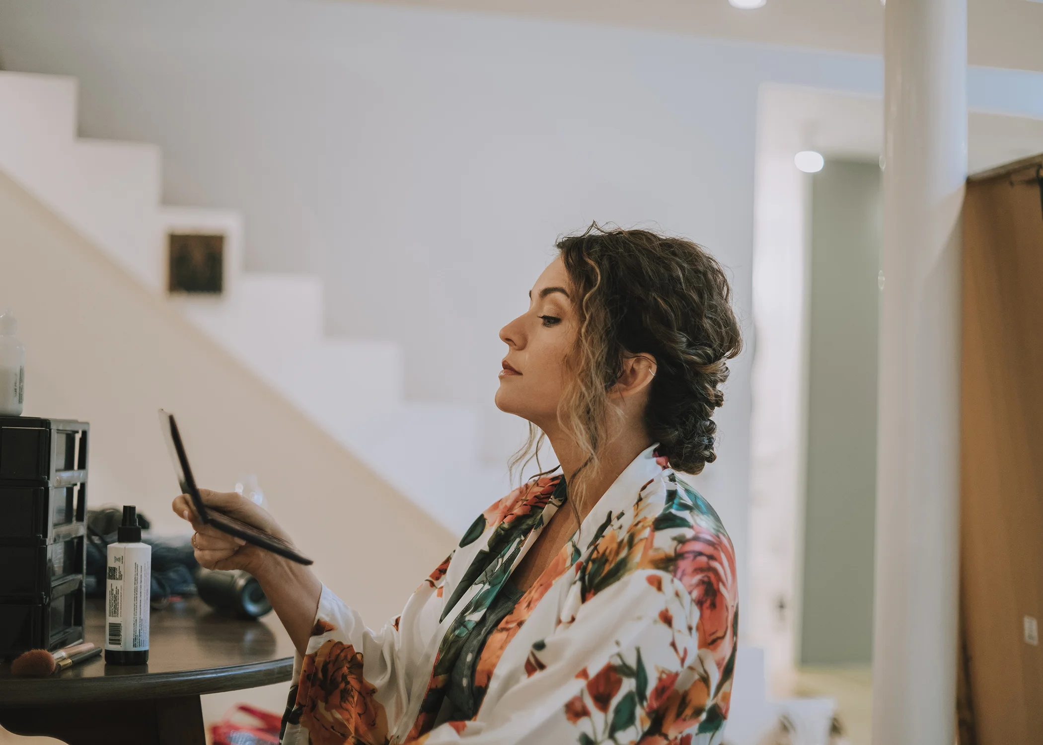 Indianapolis wedding photographer hannah bergman photography getting ready airbnb