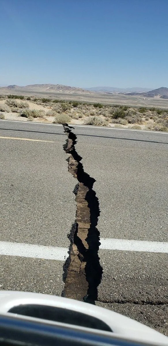Tweet : #Update: Incredible picture of a road ripped open just out from the town of #Trona in #California, after the 6.4 magnitude #earthquake has been felt in that region.