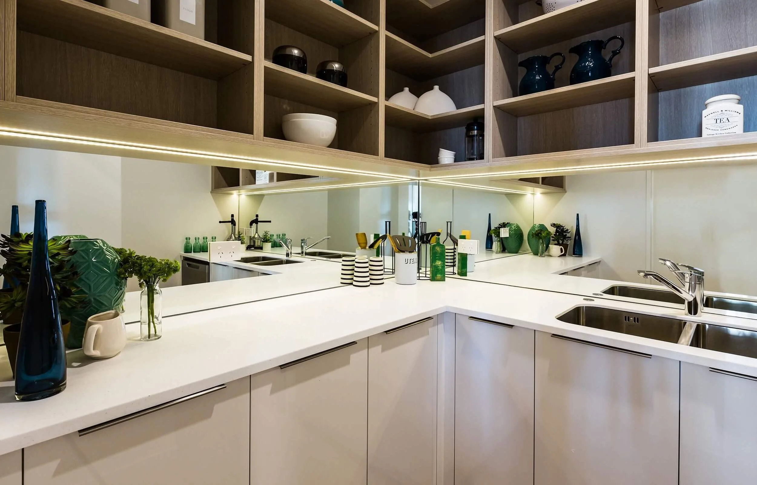 mirror-glass-splashback-butler-pantry.jpg