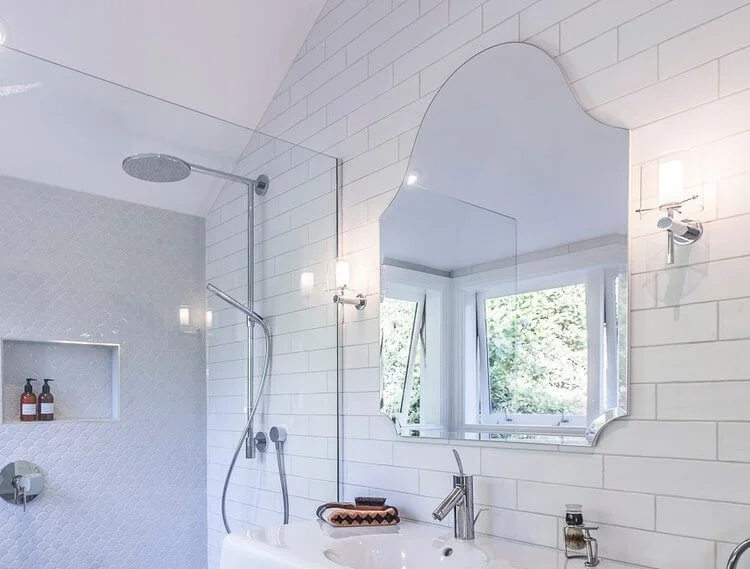 modern-stylish-bathroom-mirror