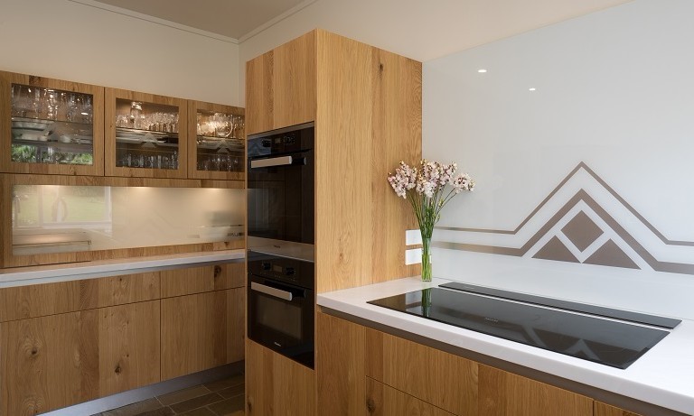 Art-Deco-Kitchen-White-Glass-Splashback-Geometric-Design.jpg