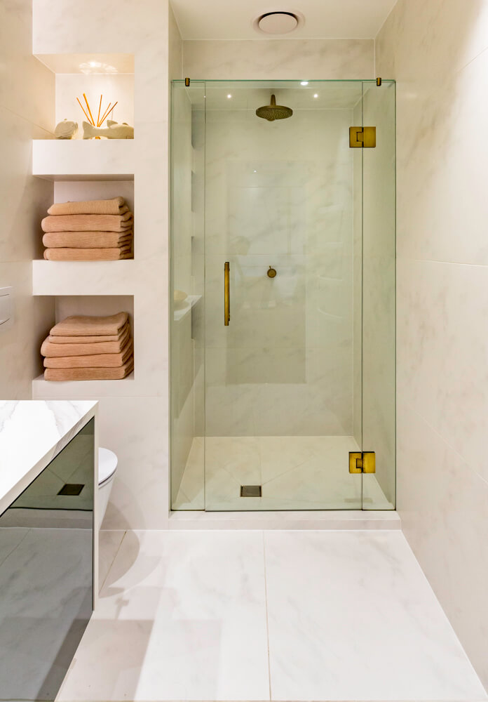 In line frameless shower with brass hardward