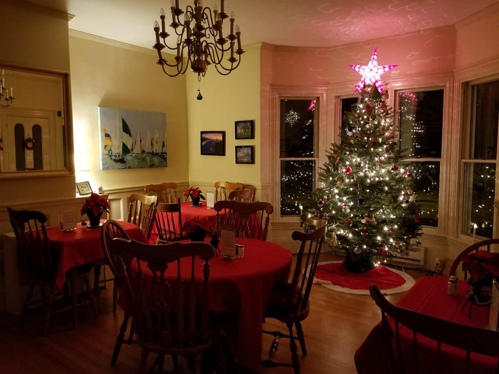 Camden Windward House Dining Room at Christmas