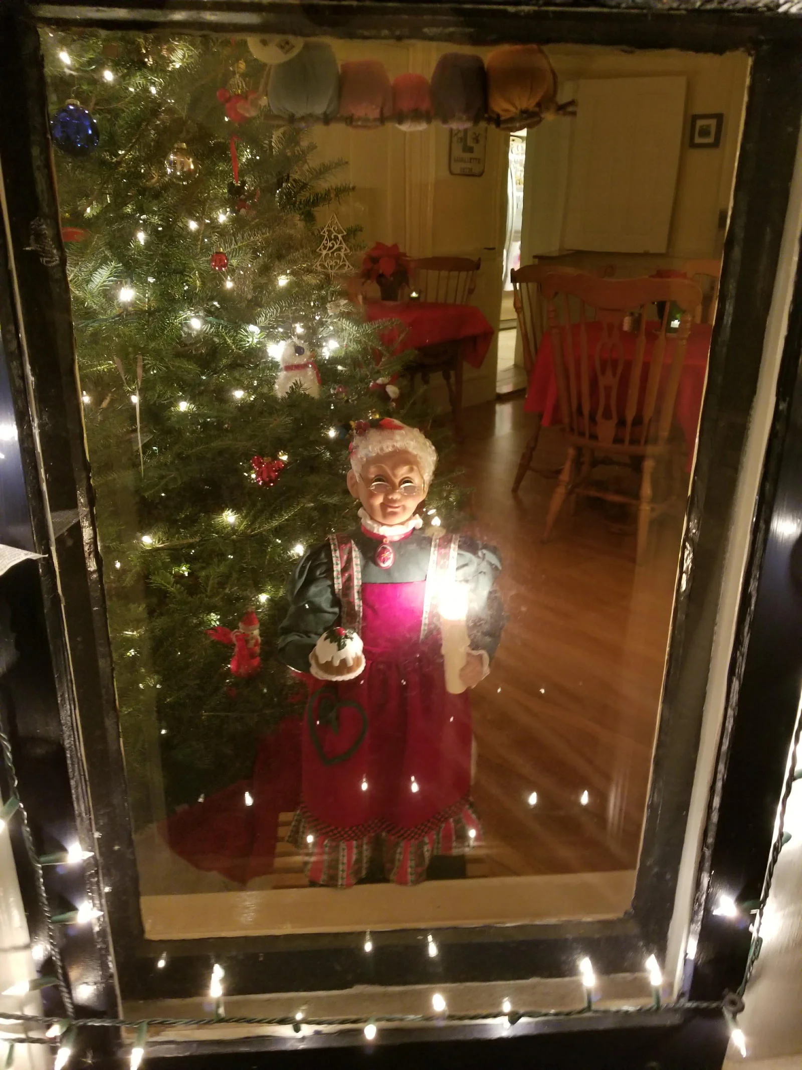 Mrs. Claus at Camden Windward House