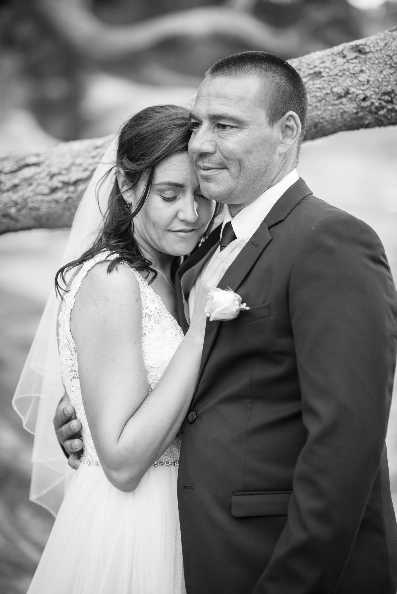 black & white of bride and groom in sydney