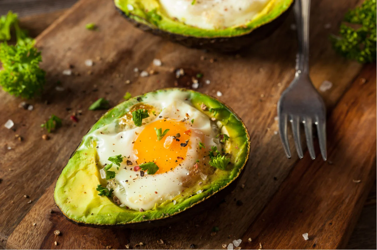 aguacate-huevo-comida-platillo.jpg