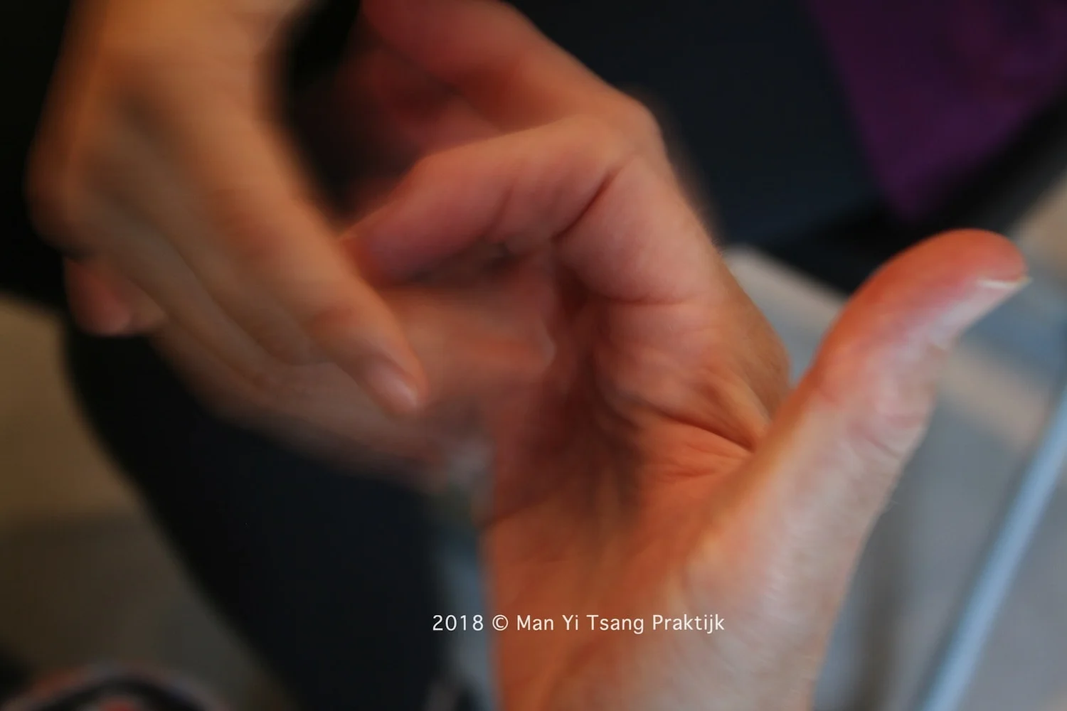 Danstherapie Vingers Contact 1-min.jpg