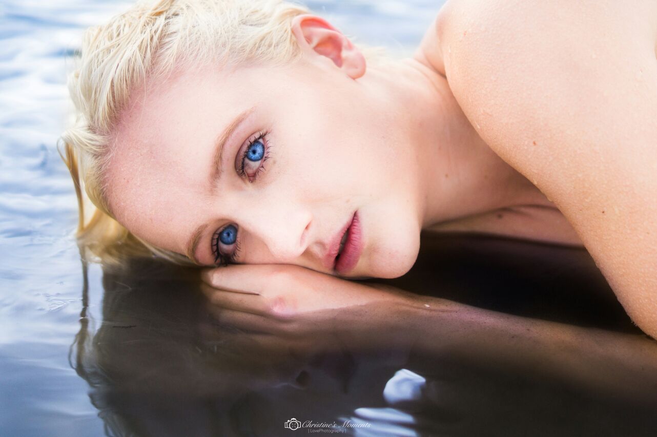 Photo by Christine van der Velden; Model: Nikki Veerman