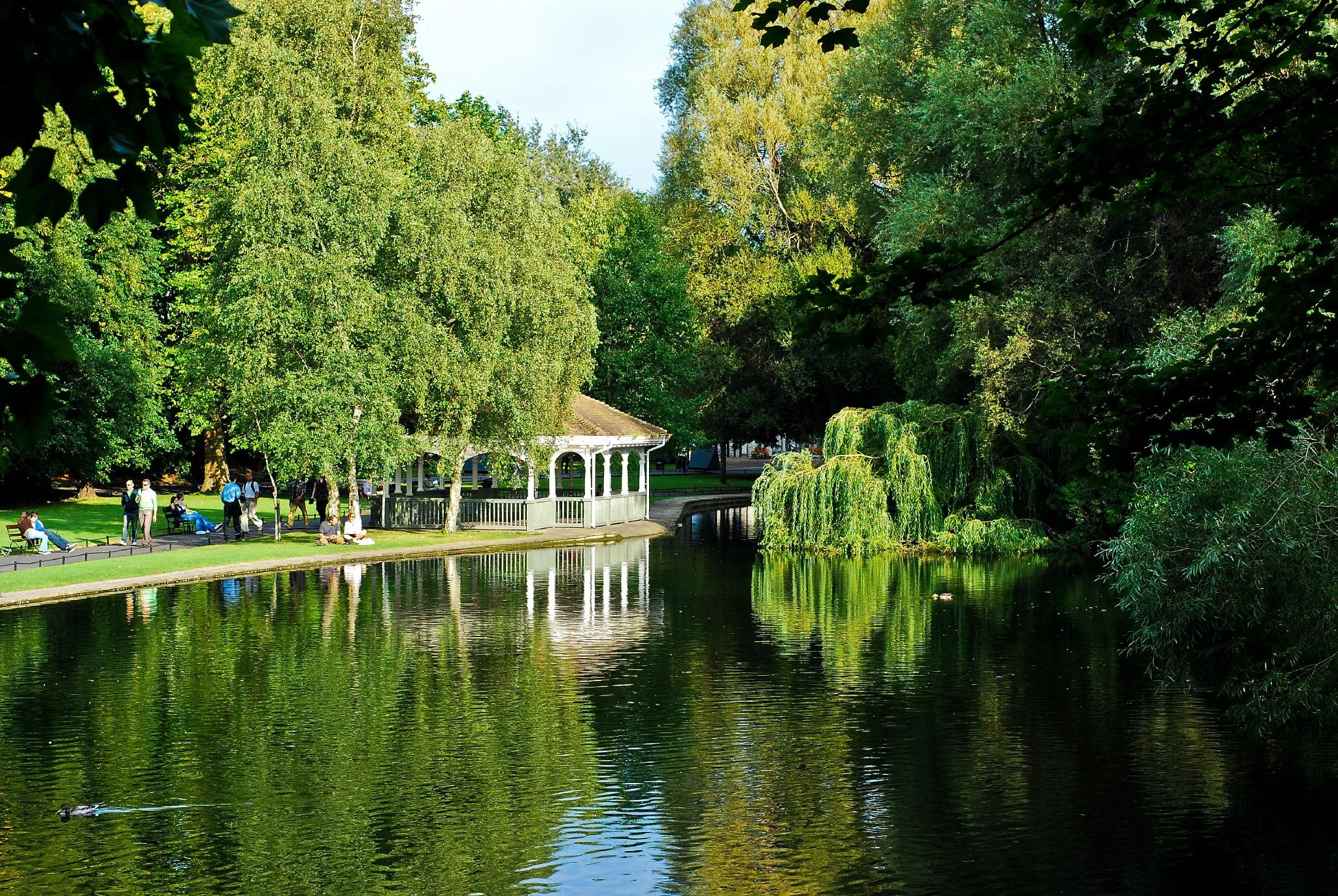 Green_in_St._Stephens_Green_(1922116424).jpg