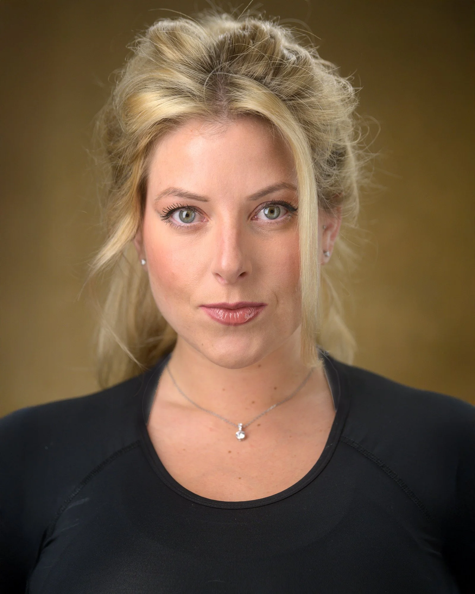 What should I wear for my headshot?