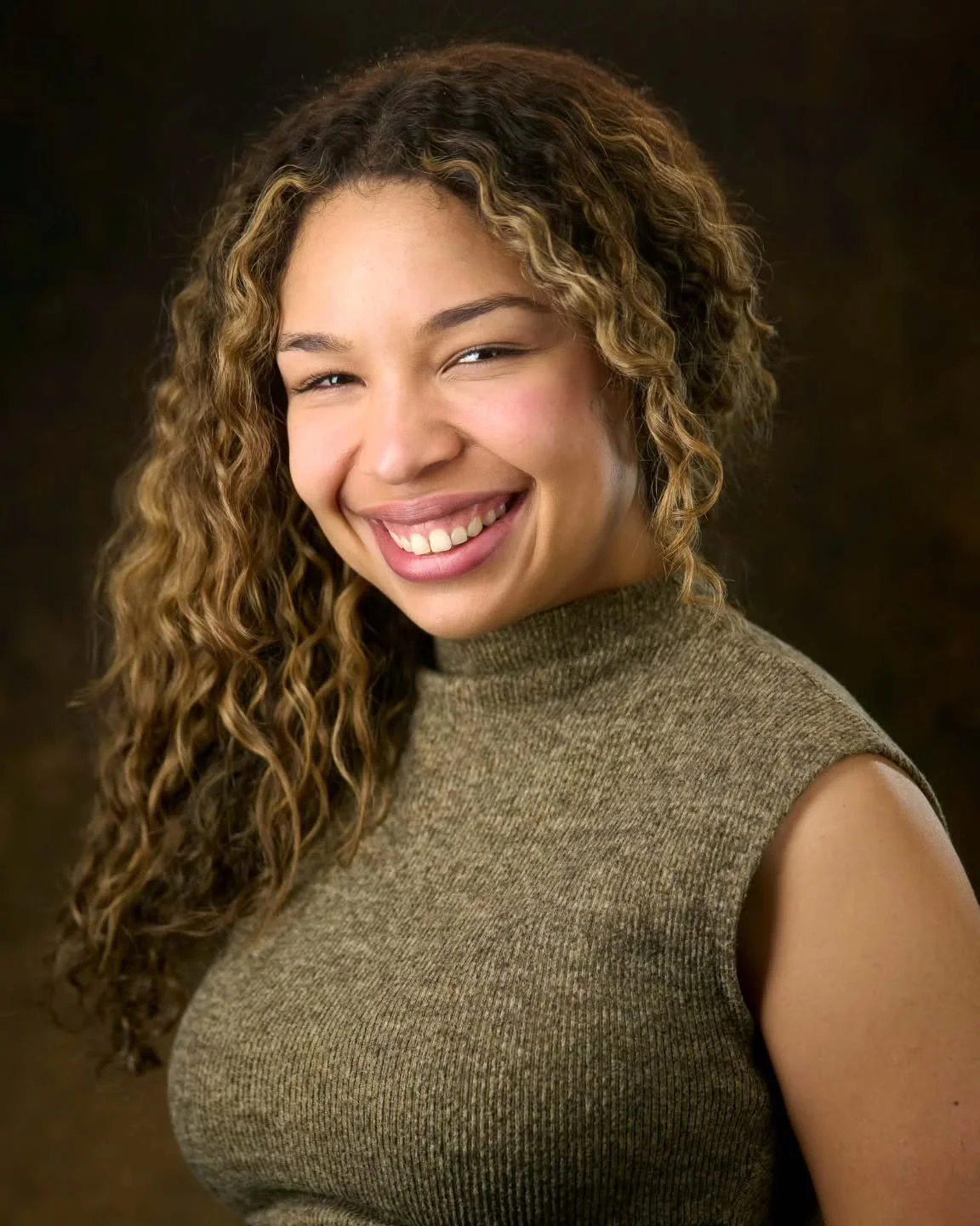 Bella 

#actorheadshots 
#headshotsmatter 
#HSMAssociate
#Bishopbriggs