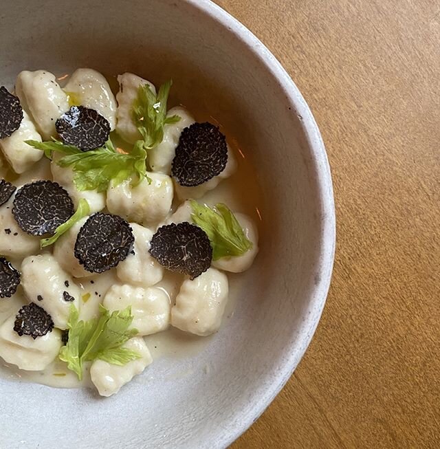 Tonight we will be offering all of your Fausto favorites along with a few incredible specials like these hand-rolled gnocchi with celariac pur&eacute;e finished with shaved black truffles! 
#pastapeople #forkyea #eeeeeats #valentinesday #valentine #l