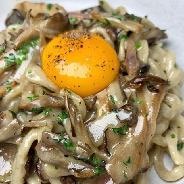 If you don&rsquo;t know what you&rsquo;re doing for dinner tonight, you should now! Try our Whole Wheat Chitarra Pasta with Mixed Mushrooms, Parmesan and Egg. 
Thanks @carlieeeeats for this tasty photo! 
#forkyeah #newforkcity #pastapeople #eeeeeats 