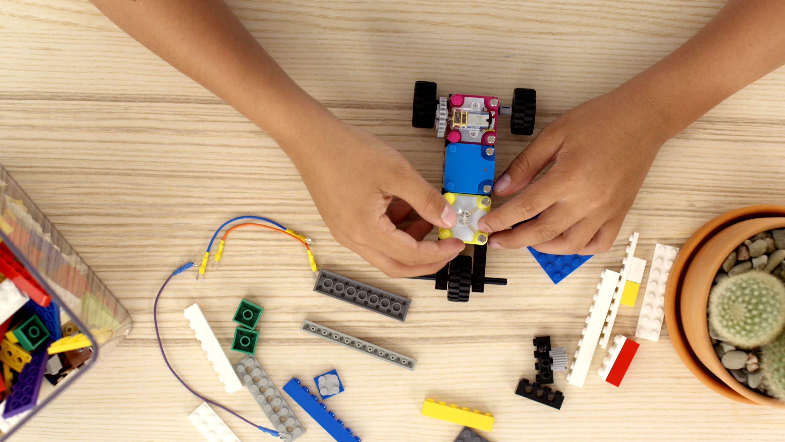 The Circuit Cubes Kits contain electronic building blocks that kids can use to build their own toys and understand the mechanics behind it. Photo courtesy of Tenka Labs.