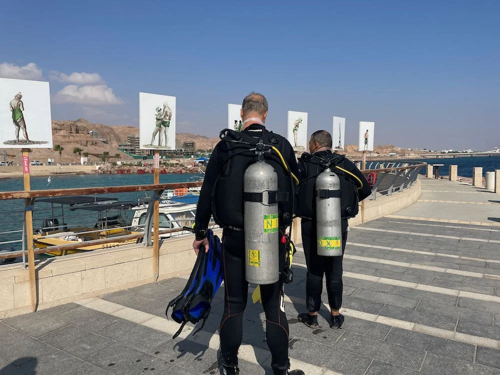 sTand still • טיילת המזח איל