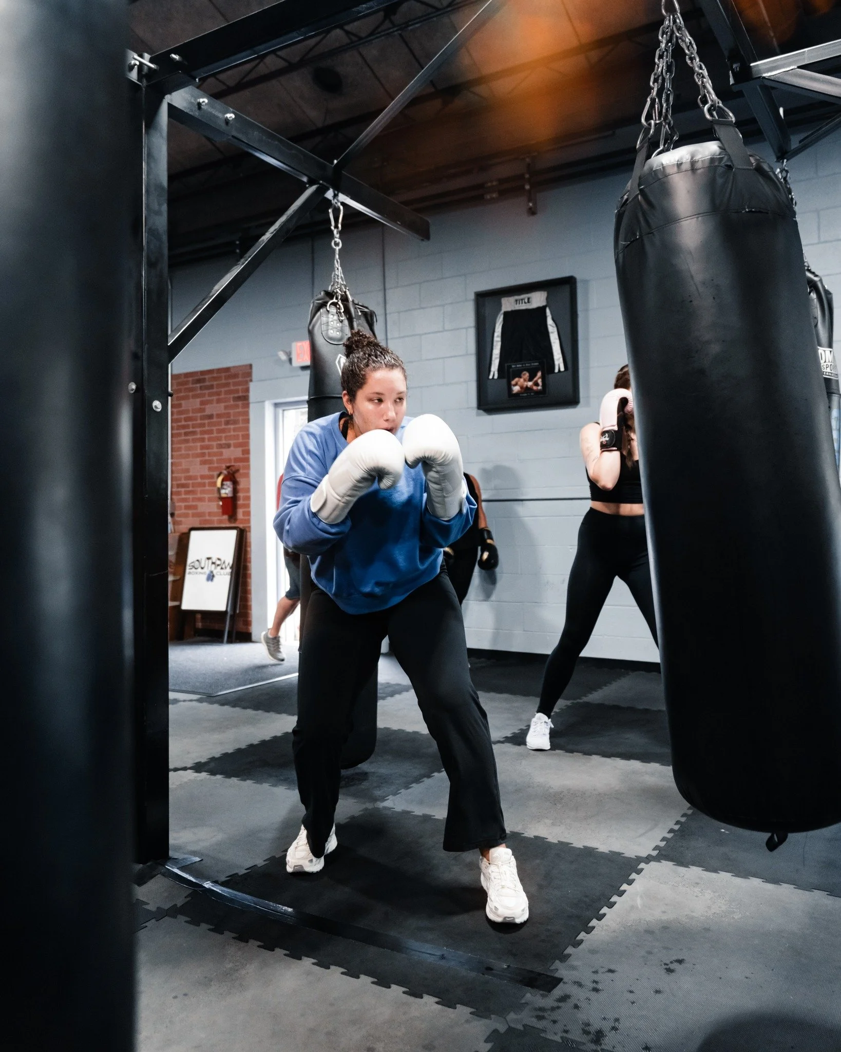 Start your weekend off the right way with a class! Boxing has been shown to improve focus, relieve stress and release endorphins to improve your mood! 🥊
