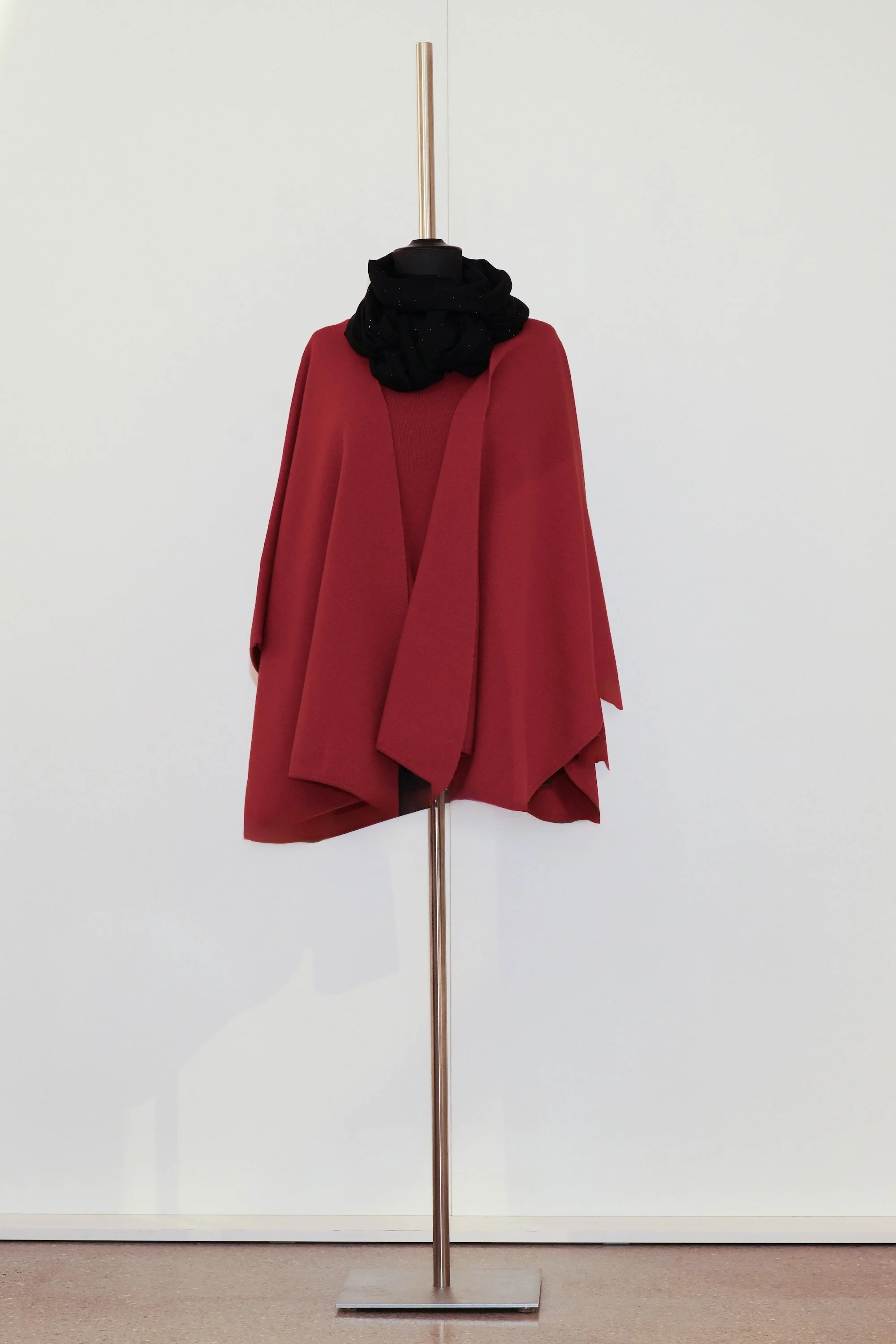 cape olwen und pullover olin