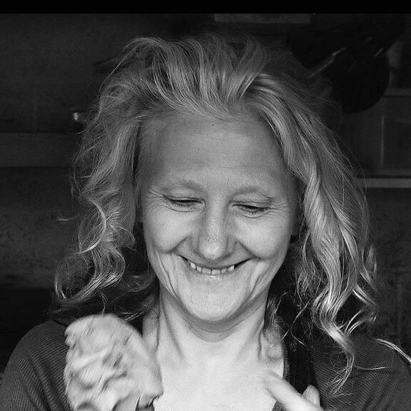GILLIE NICHOLLS Music, Meet & Chat