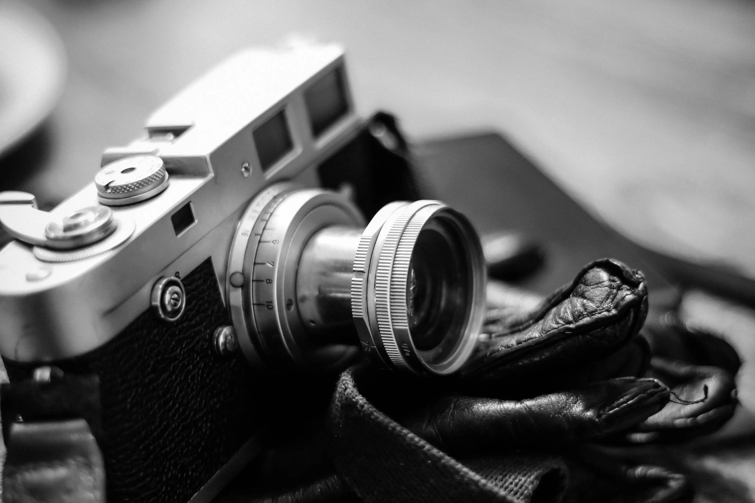 Vintage rangefinder camera with manual lens, representing lens selection as a structural decision that defines how light is drawn and contrast transitions are rendered on film.