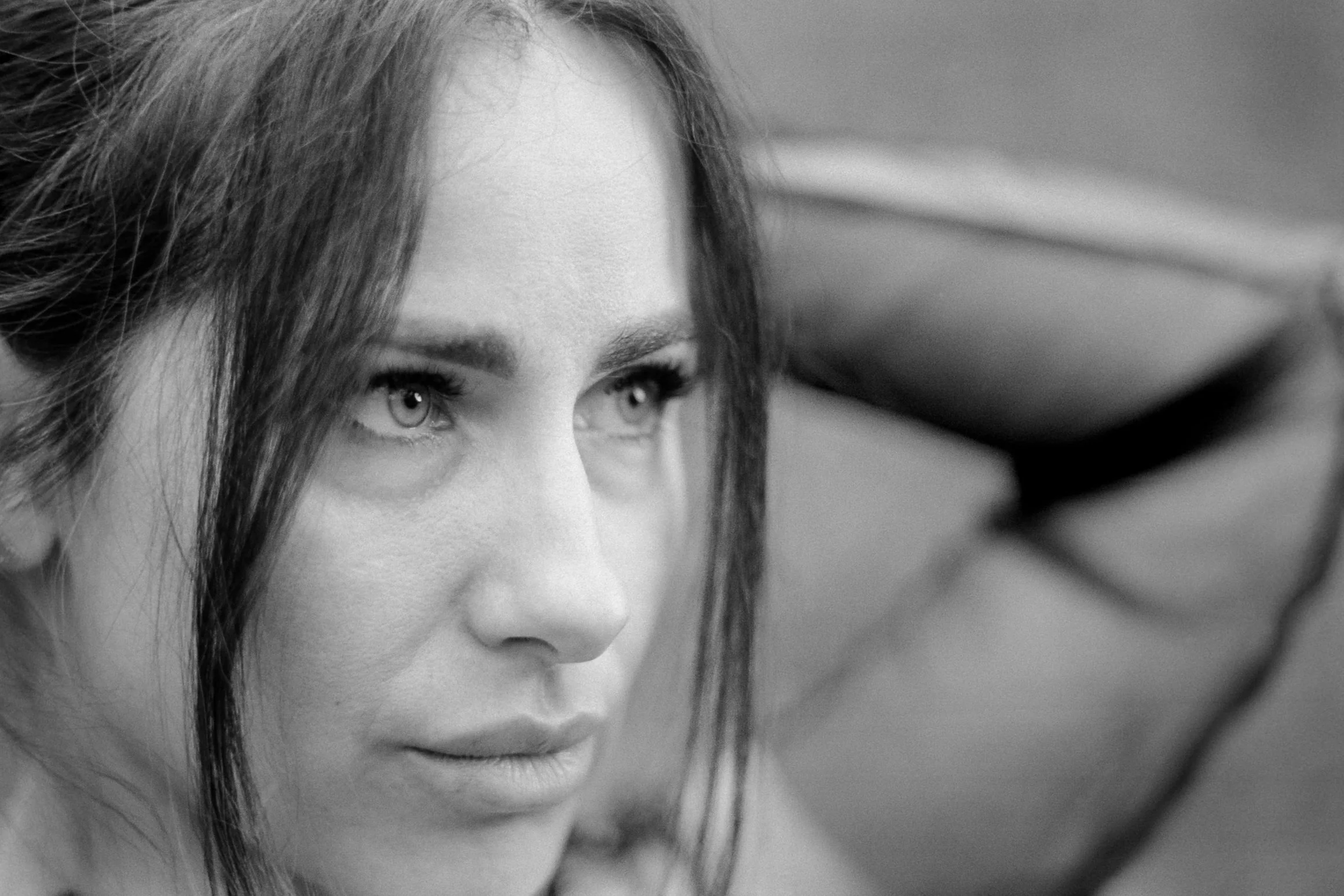 Close black and white 35mm portrait of a woman, used to illustrate next-generation film scanning with fine detail, smooth tonal depth, and natural tonal rendering through Liquid Light Chamber.